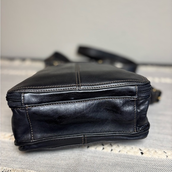 Fossil Vintage Black Explorer Crossbody - Picture 5 of 12